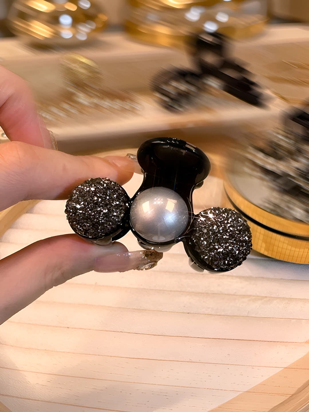 Diamond black, small clip (~5 cm)