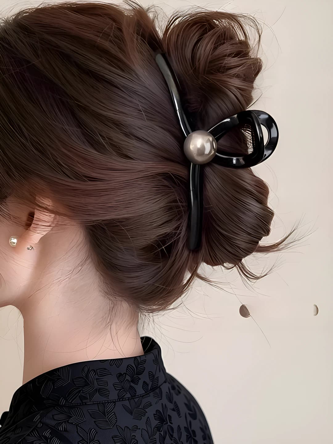 4# Grey pearl hair clip