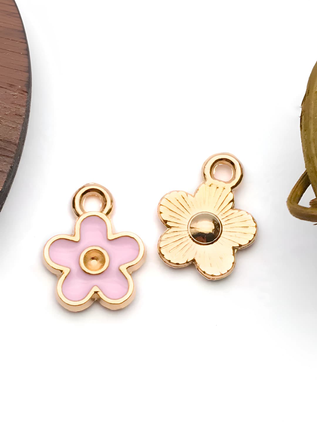 1 pc small flower 10x12.7mm - 0.5g - 11900