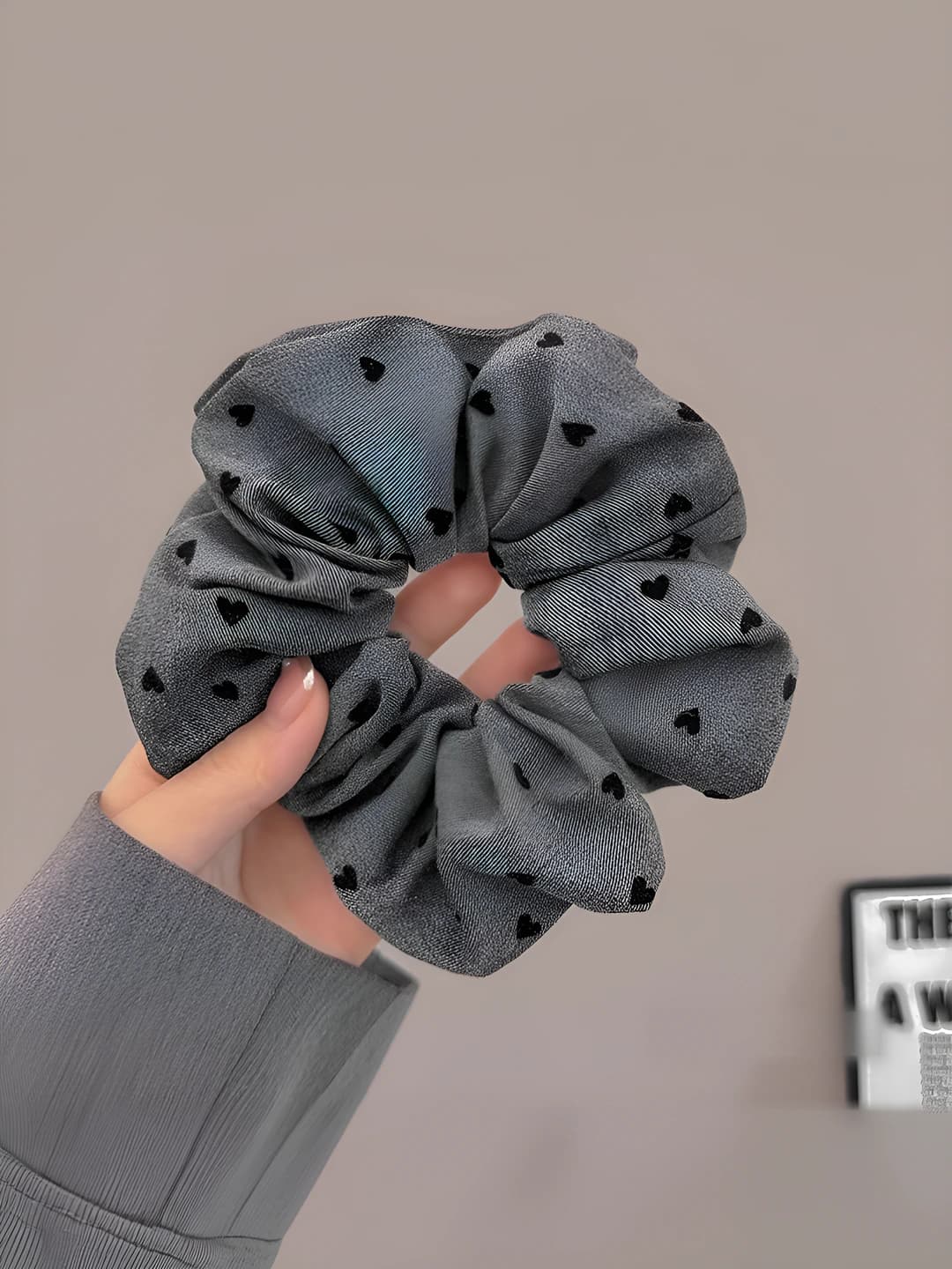 Серый с сердцем, 12 см