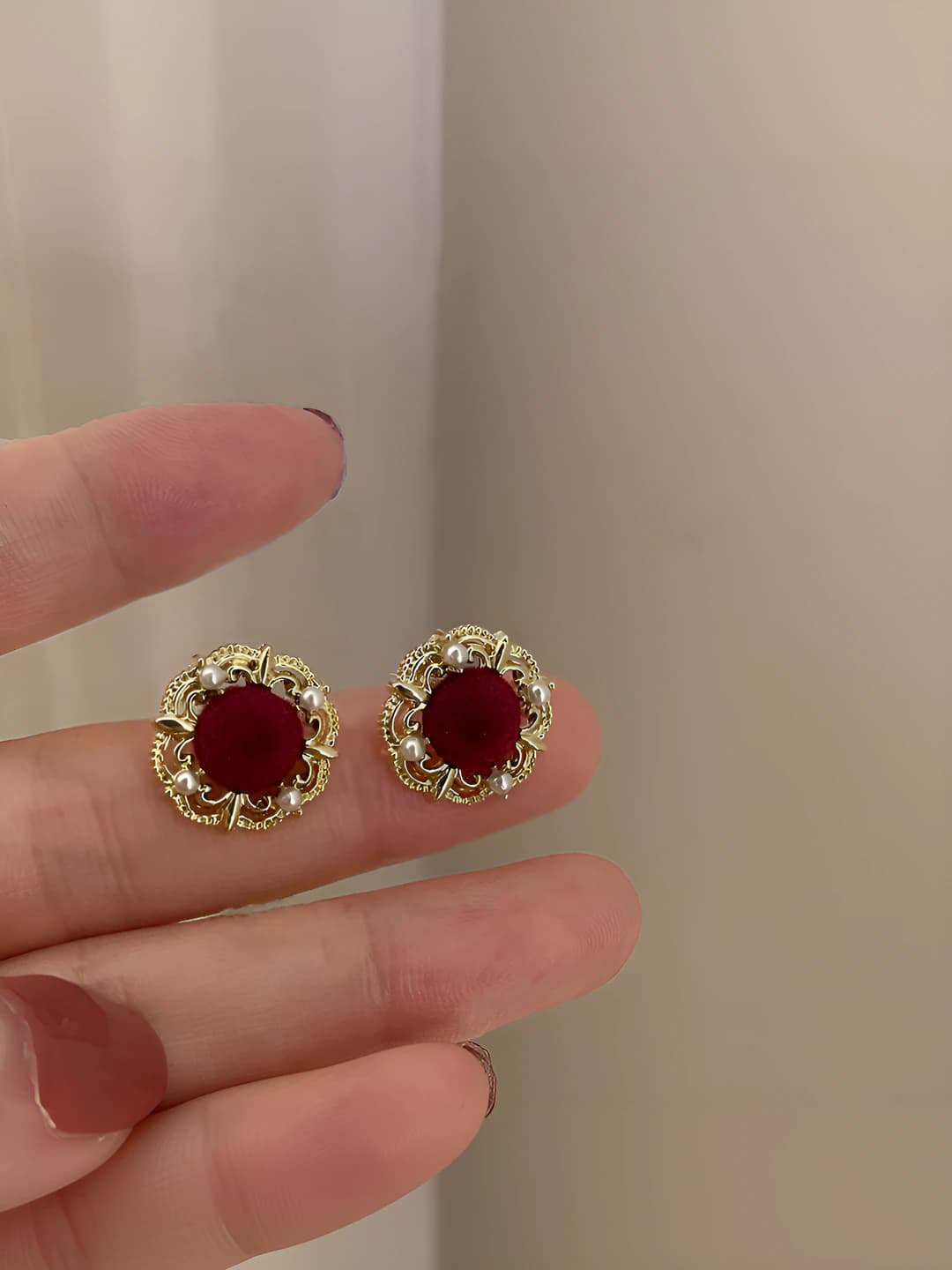 Red (stud style)
