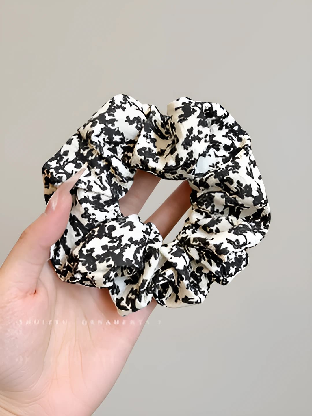 Black, floral, 10 cm