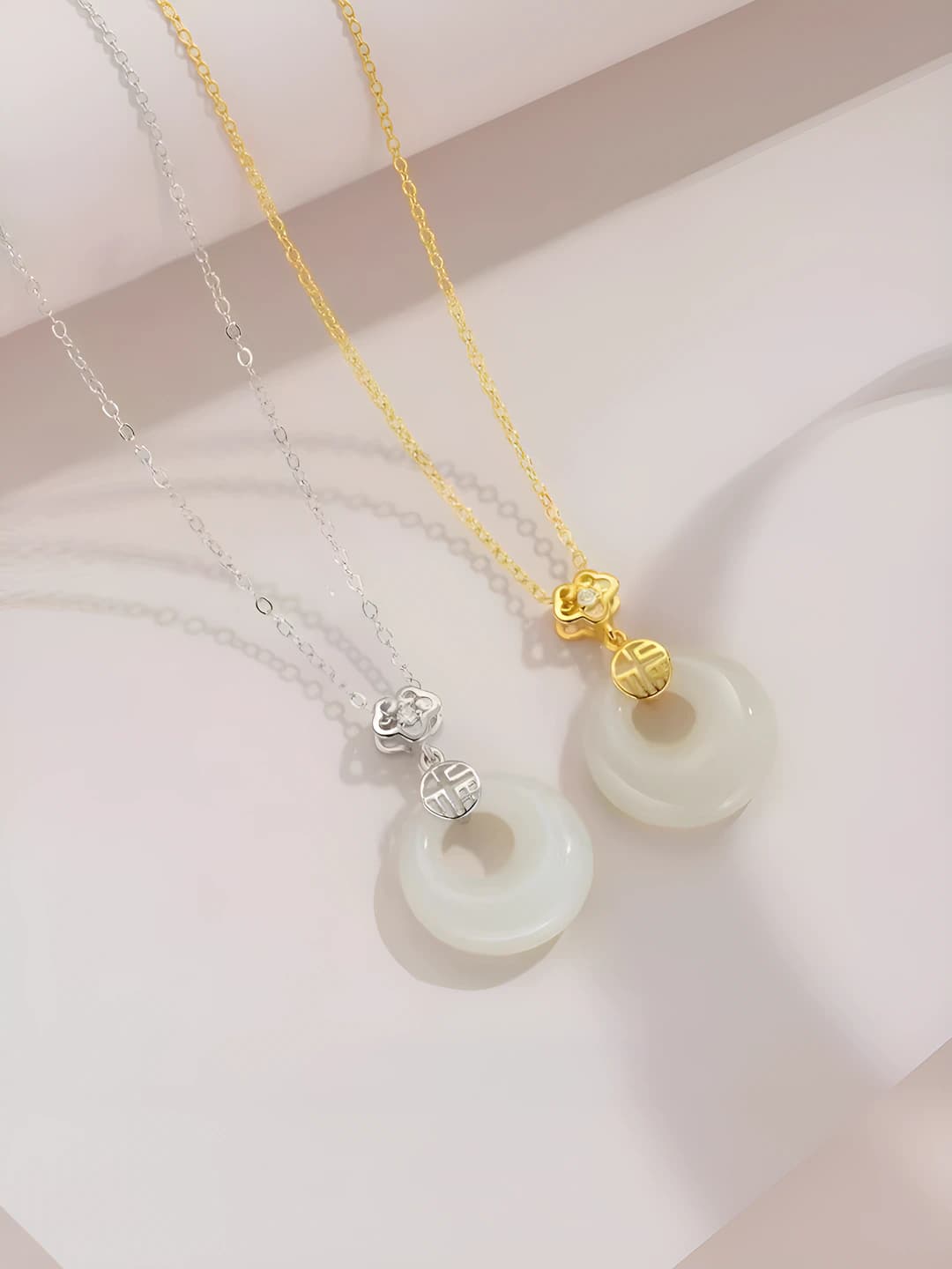 Women's titanium steel pendant necklace with 18k gold plating, geometric shape, safety buckle design element, 41-50 cm