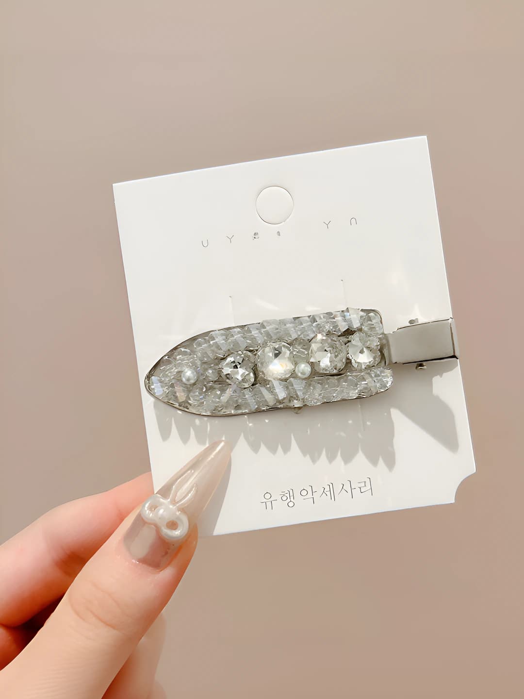 White crystal, 6.8 cm