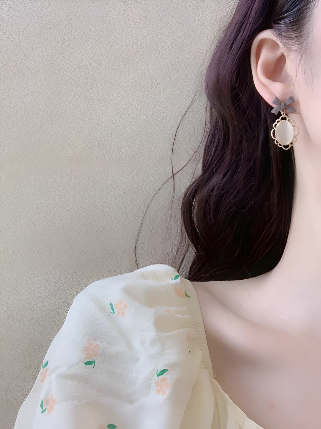 Women's retro light luxury geometric shape plated bow design earrings