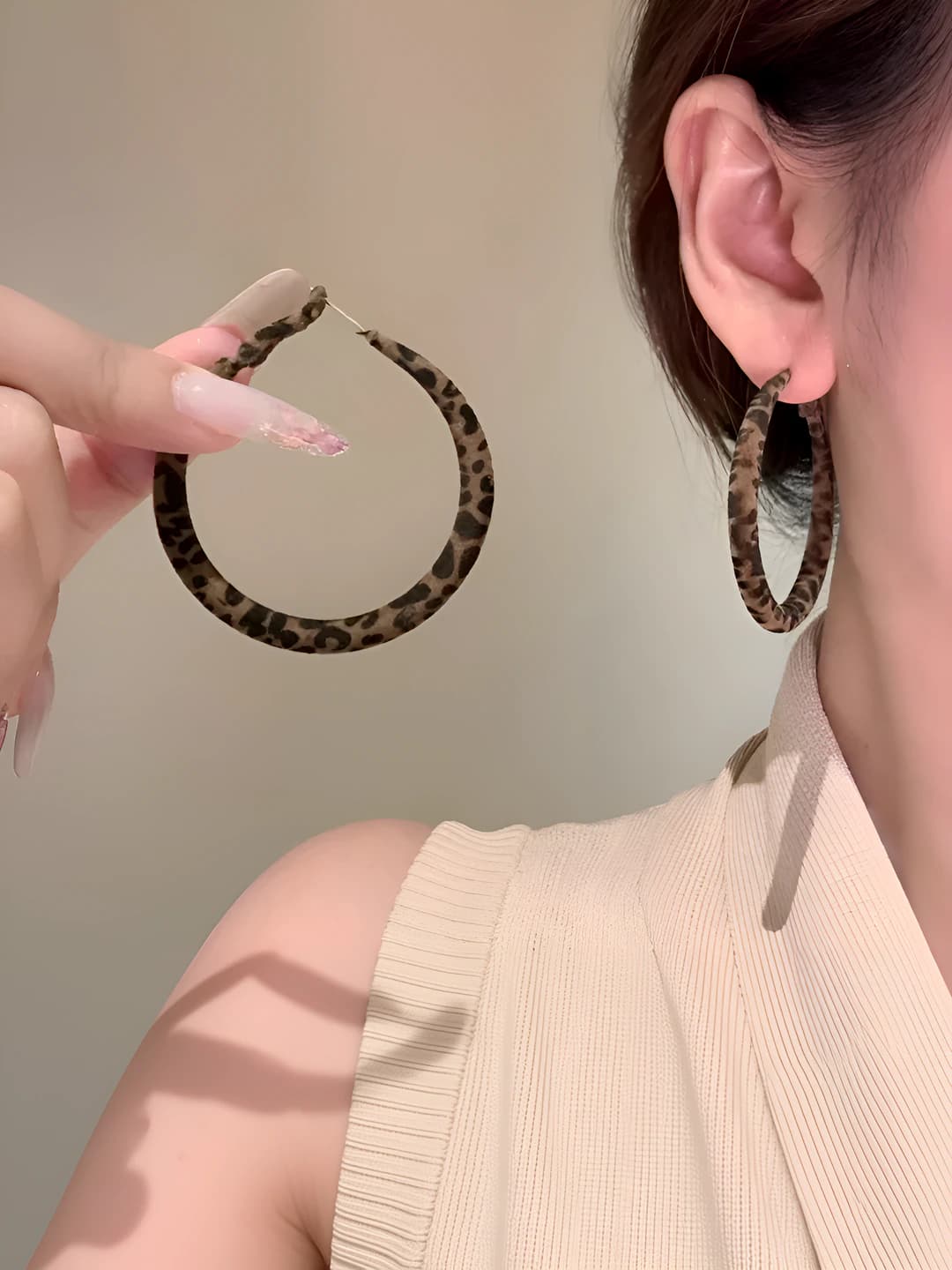 1# Round velvet leopard hoop