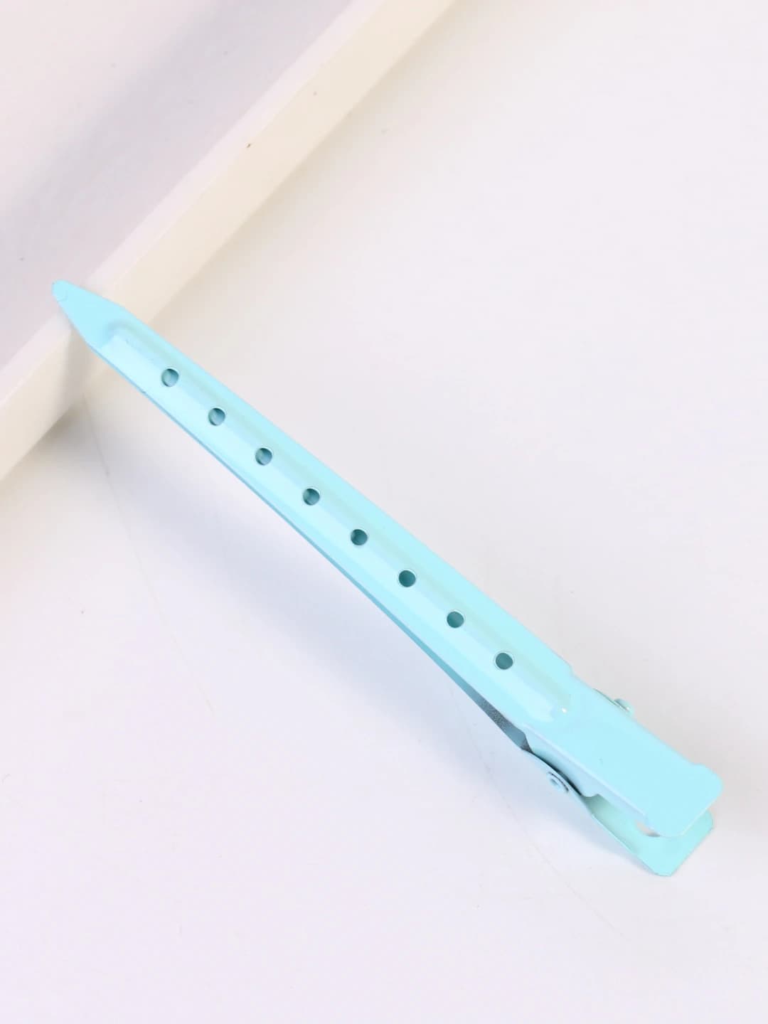 8-hole light blue clip
