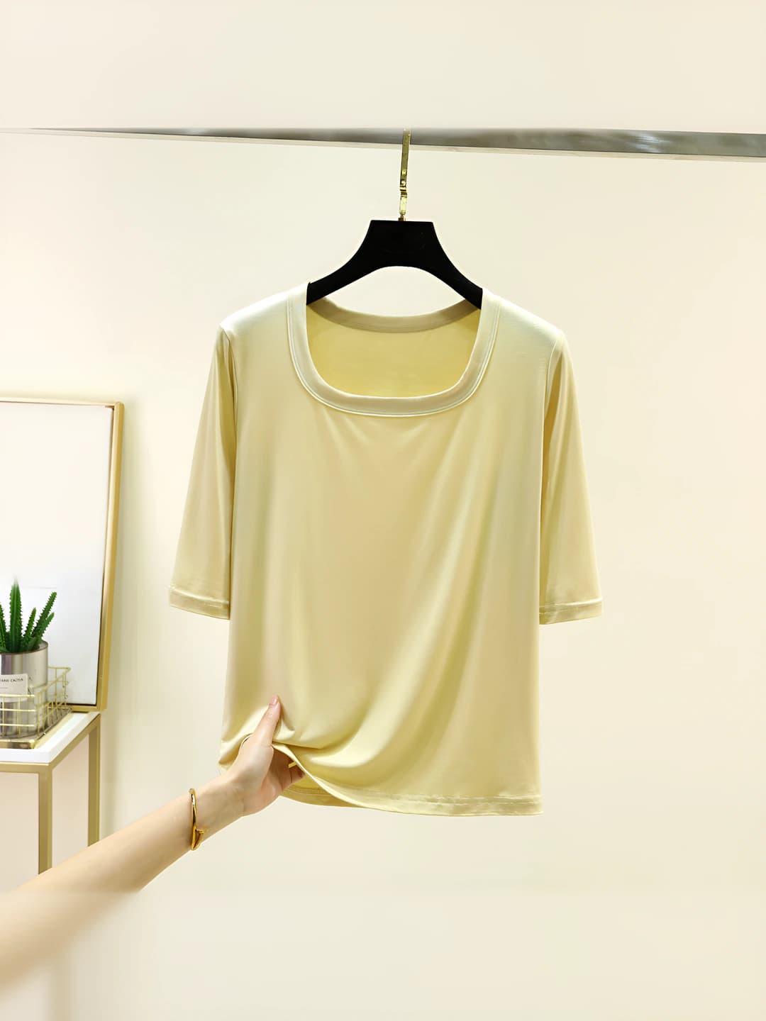 Egg yolk yellow