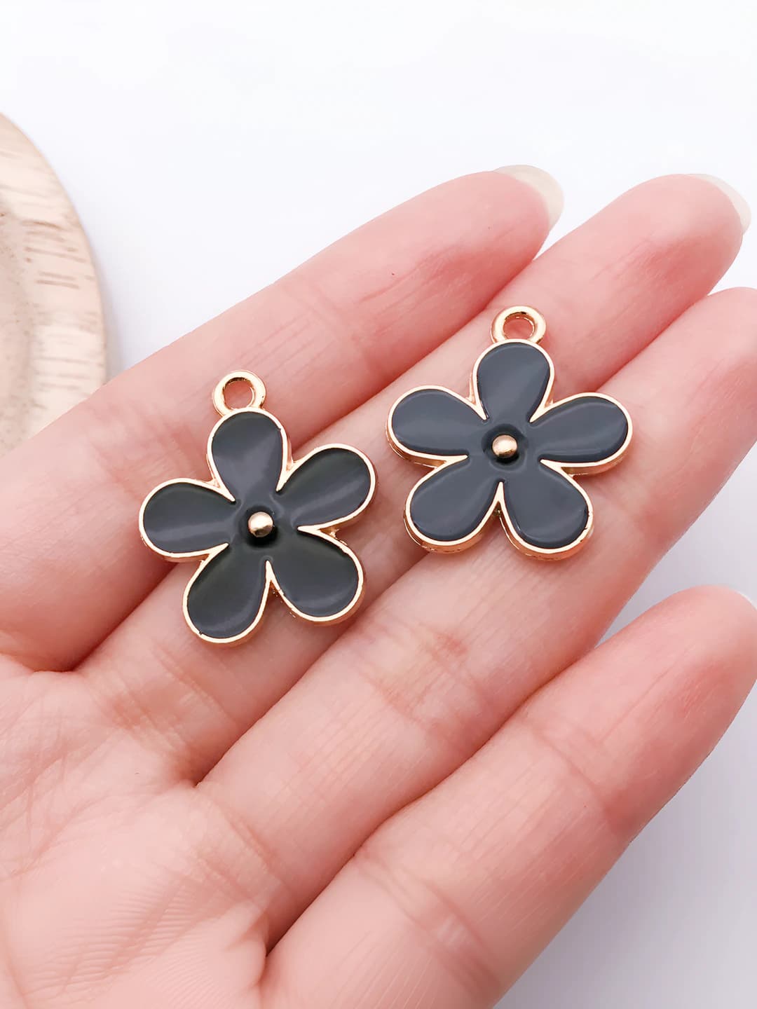 Large black flower, 23x20mm, 1.6g
