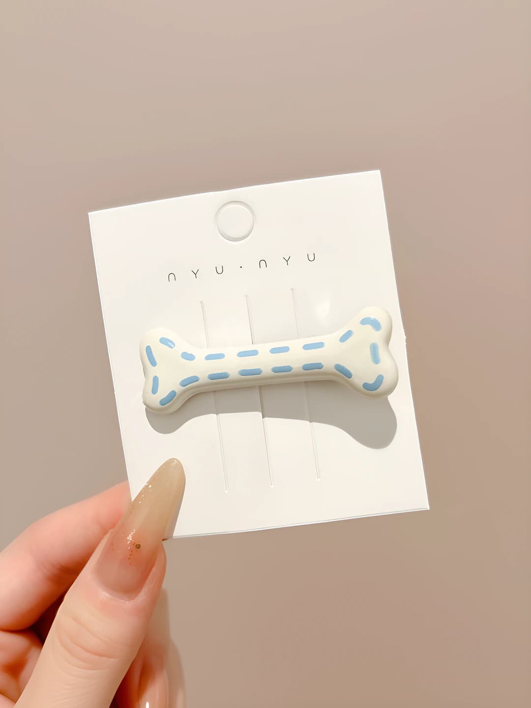 2# Off-white bone clip ~5.5 cm