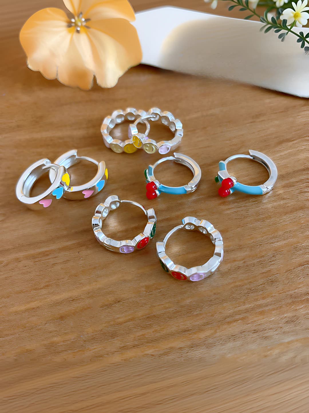 Ayollar uchun shirin uslubdagi yurak shaklidagi enamel ziraklar, geometrik dizayn elementi, yengil lyuks