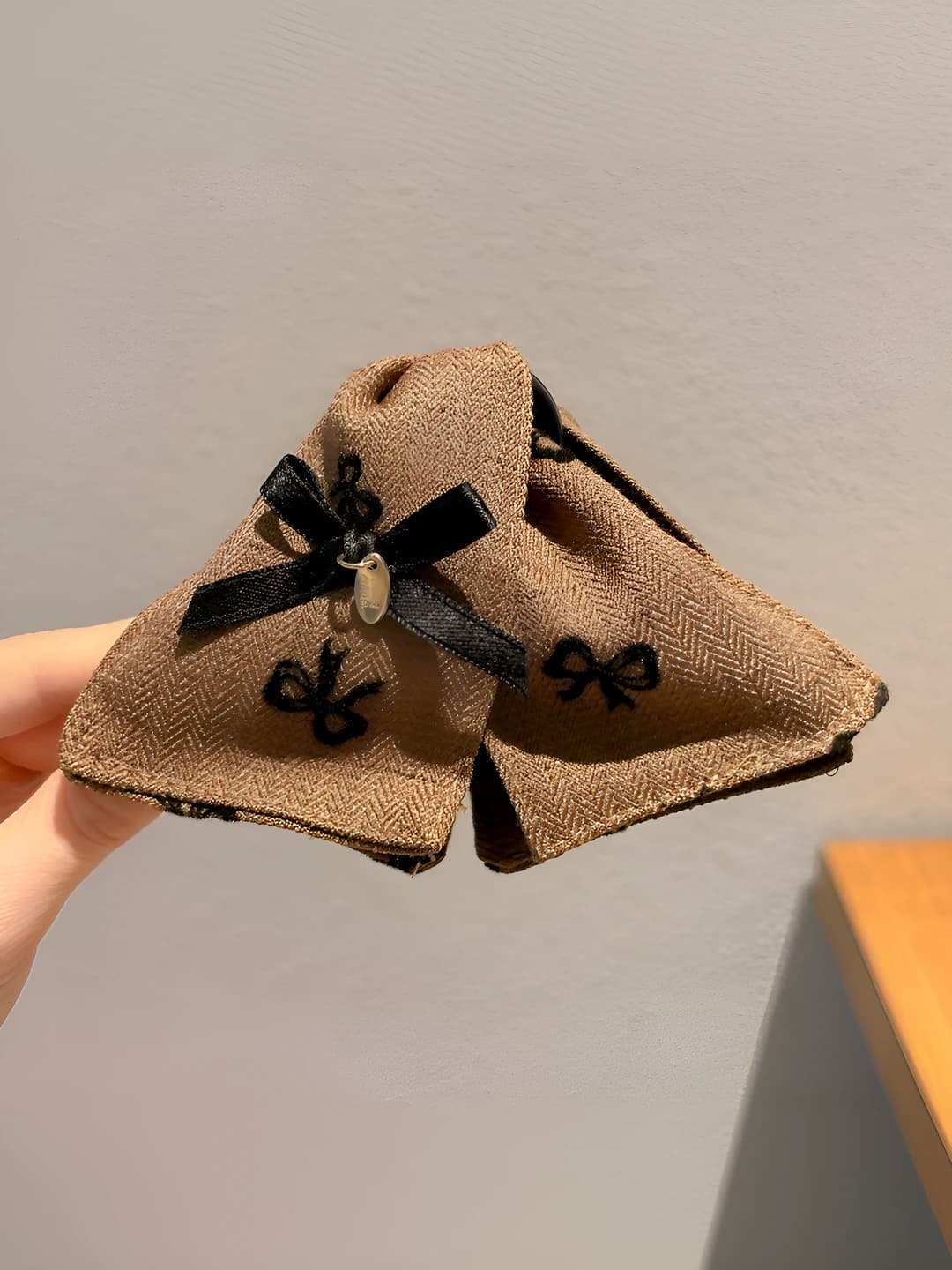 Dark coffee - clip 11 cm