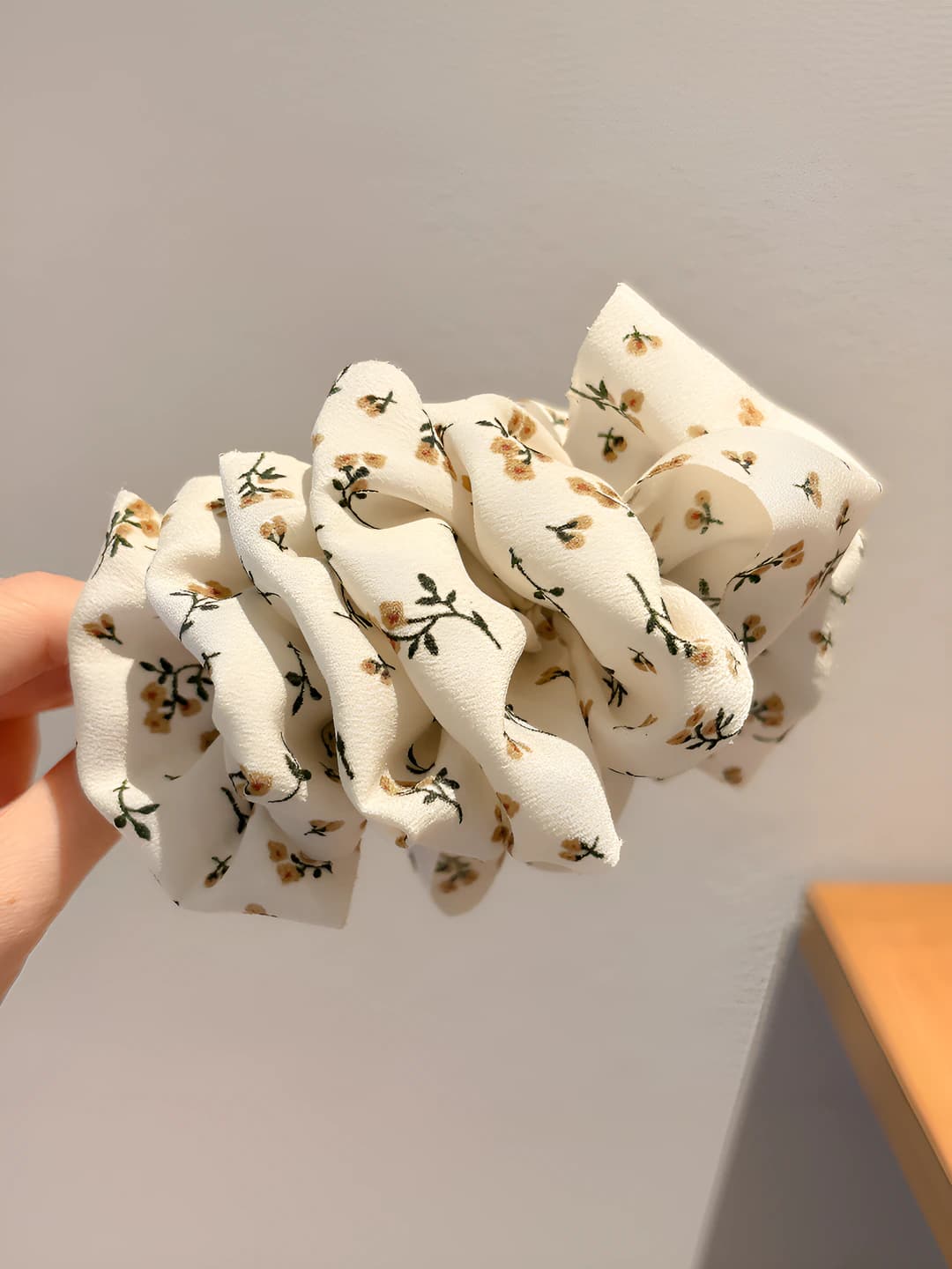 4#White floral - approx. 12 cm