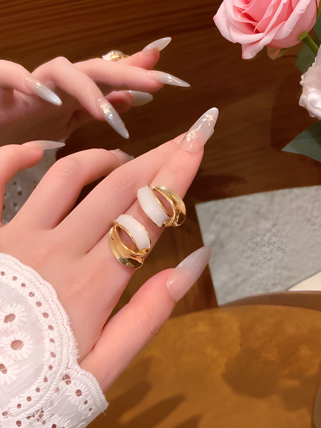 Women's geometric rings in French style