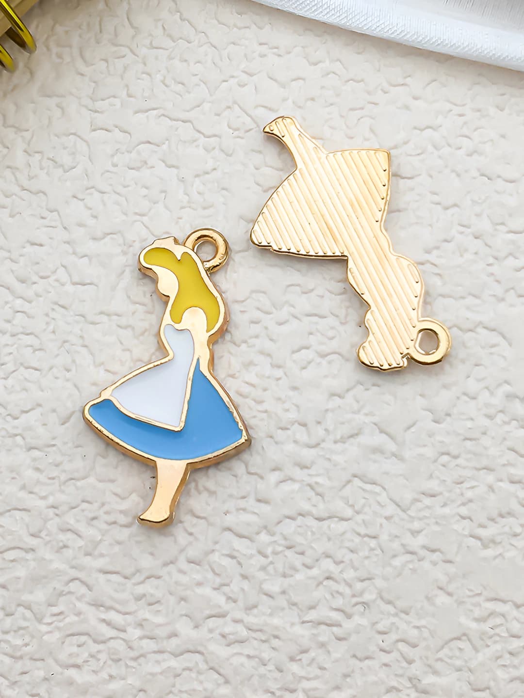 1 шт Алиса девочка 13x23mm