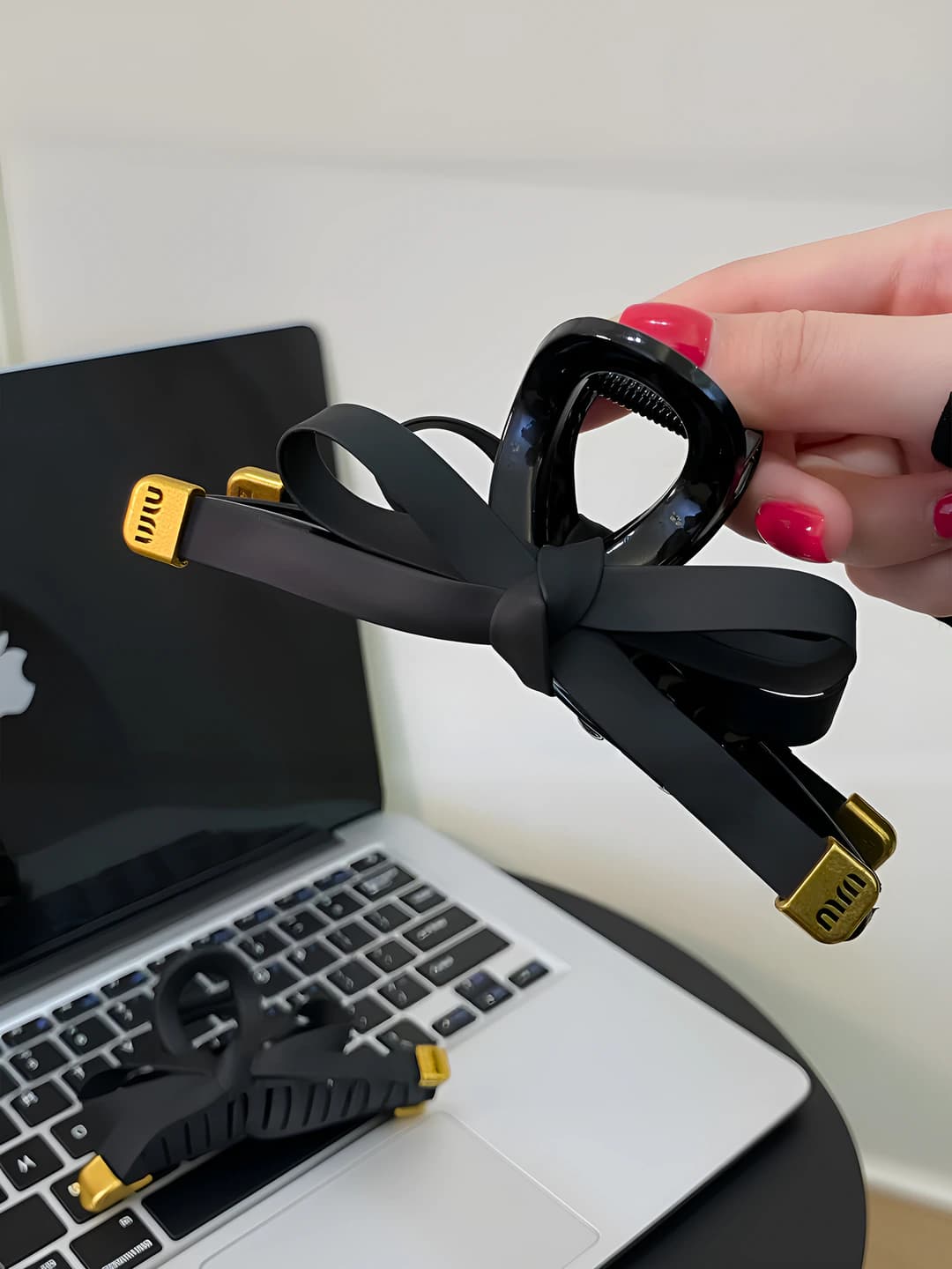 Glossy clip