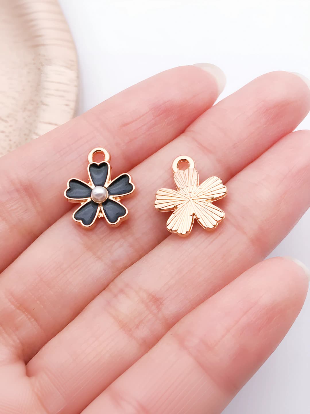 1 pc, black, 12x15mm, 0.8g