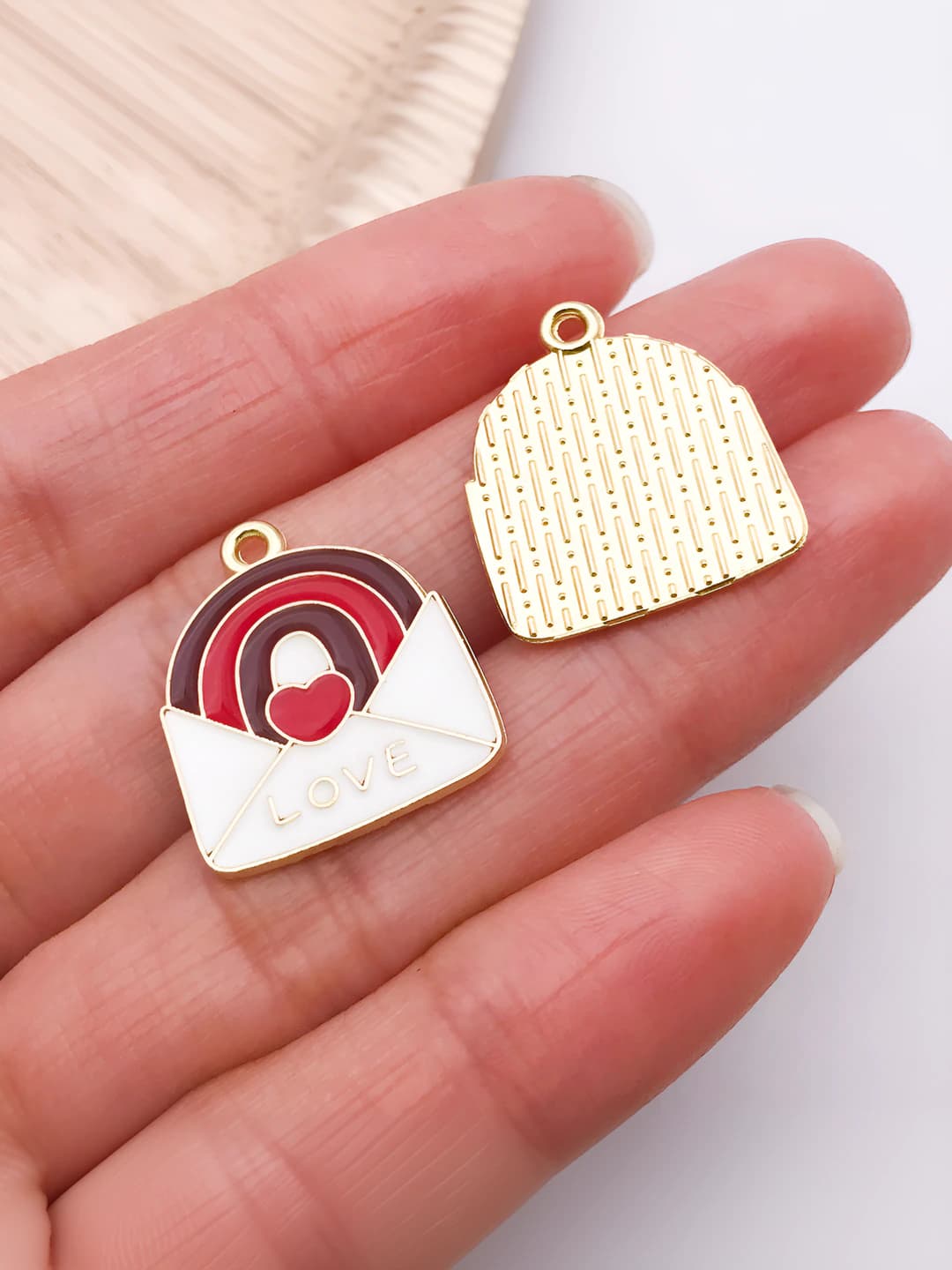 1 dona Qizil enamekli love yurak konvert 21x18mm-1.2g-27210
