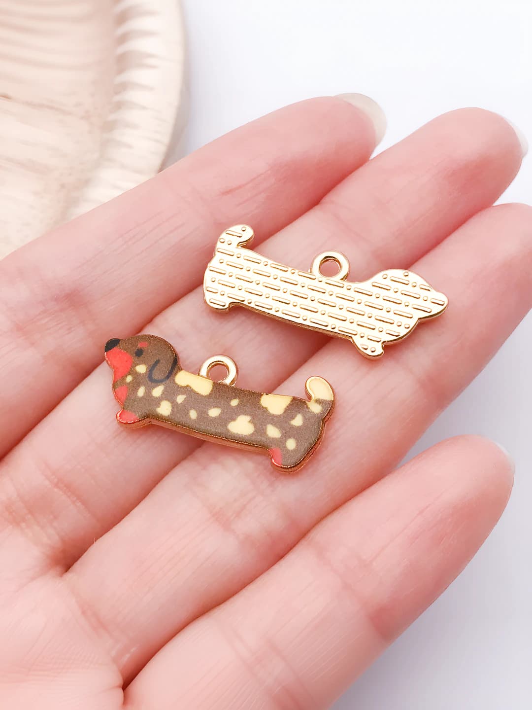 Jigarrang yuruvchi dachund, 10x25.5mm, 1.3g