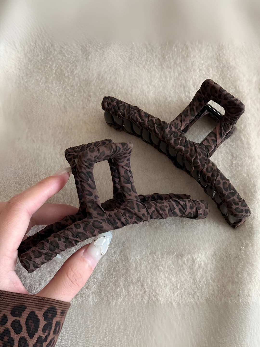 Women's hair clips and combs with leopard print: retro style, handmade, design element in shape/pattern