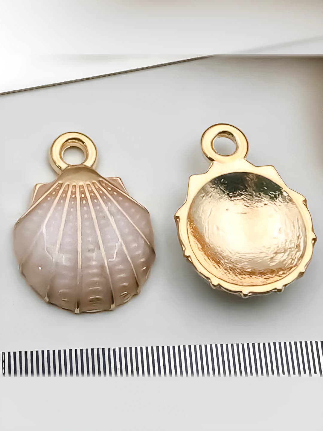 White shell 13x18mm-1.7g