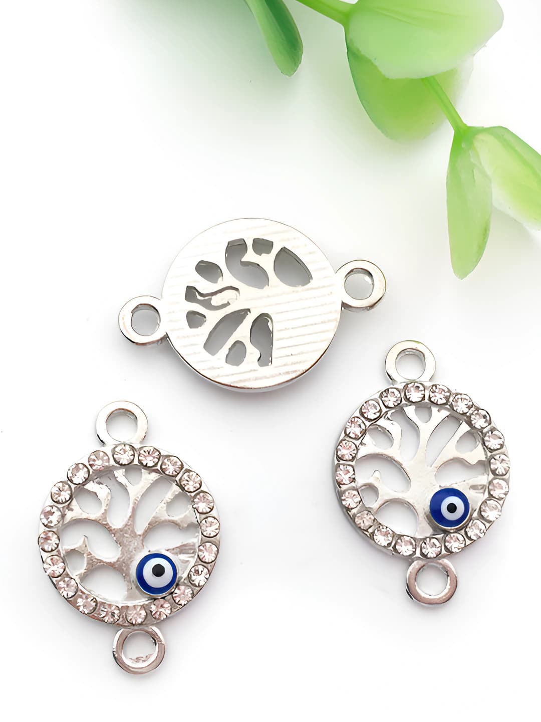 1 pc white K tree 14x21mm