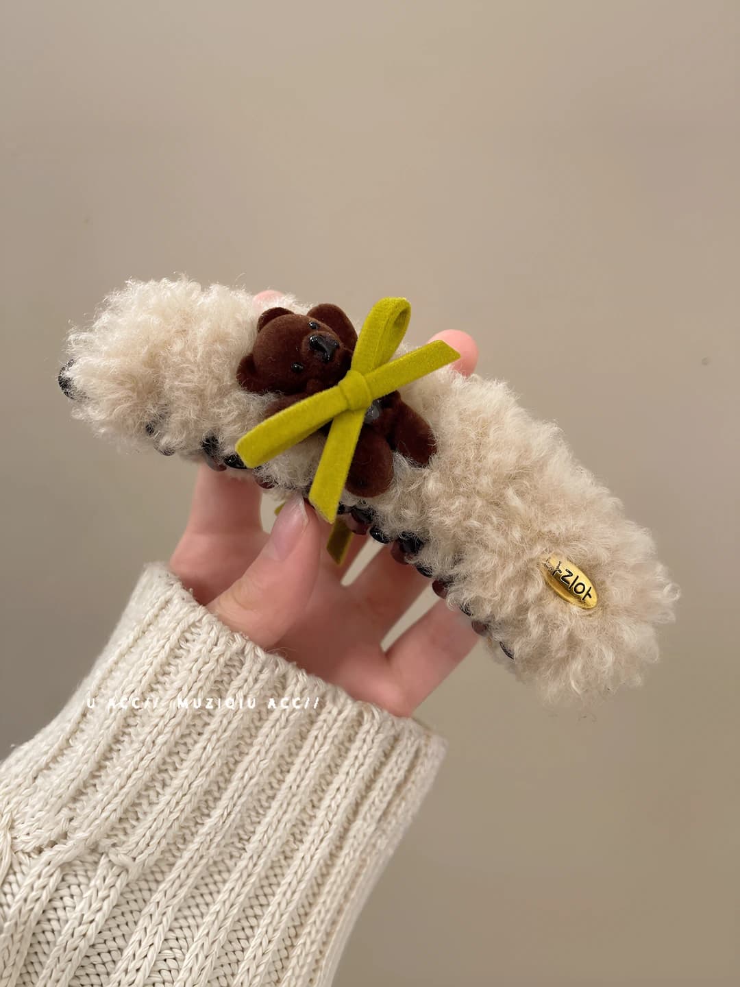 Beige bear