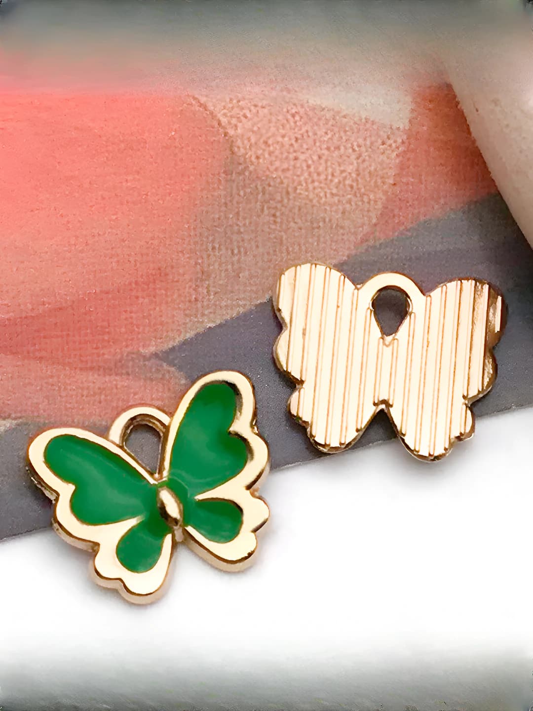 Тёмно-зелёная бабочка 12x11mm