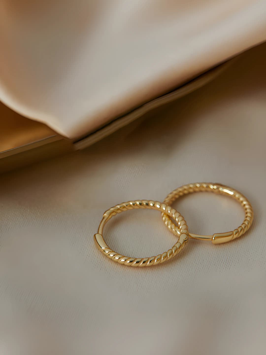 Oltin katta halqa (ichki diametr 15mm) 0365