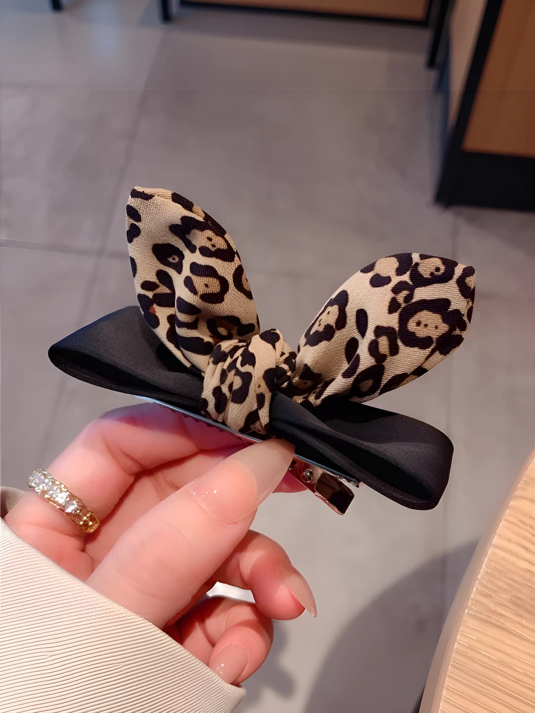 Leopard duckbill clip