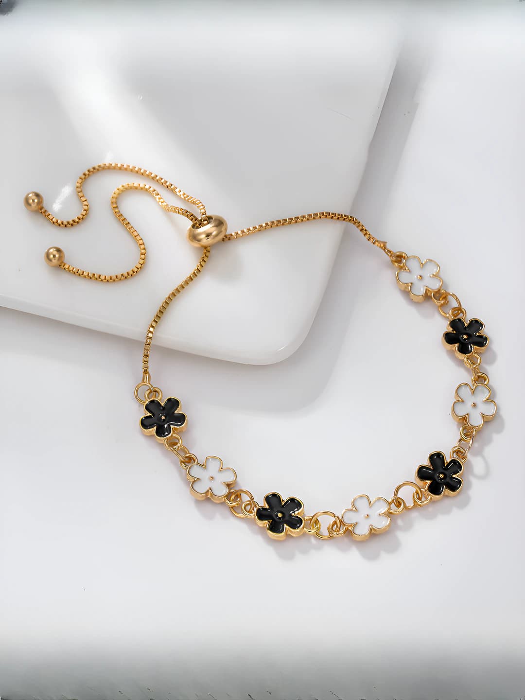 Women's bracelet with four-leaf clover design in Korean style, simple and light luxury
