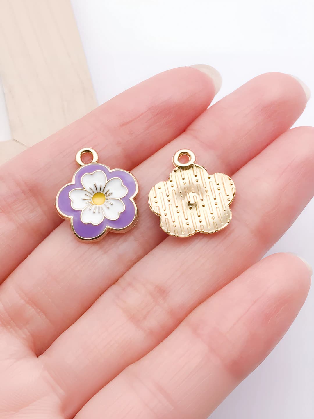 1 pc purple epoxy five-petal flower sakura 18x15x2mm-0.8g