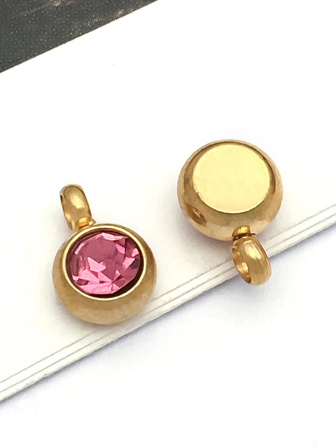 Gold 6x8.5x4mm vertical 1.5mm dark pink 12 stones 0.5g