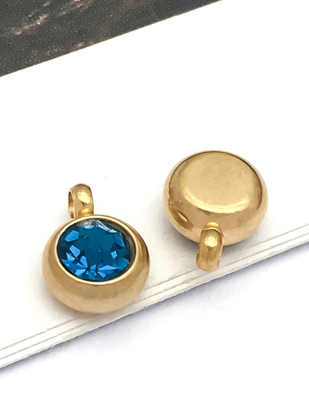 Gold 6x8.5x4mm vertical 1.5mm December teal 12 stones 0.5g