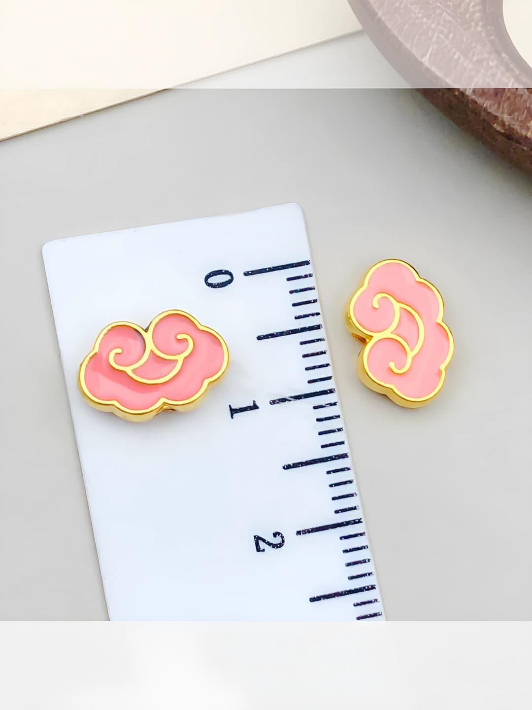 Katta, pushti, yaltiroq oltin asos, 11x8mm, 1g, 2 teshik
