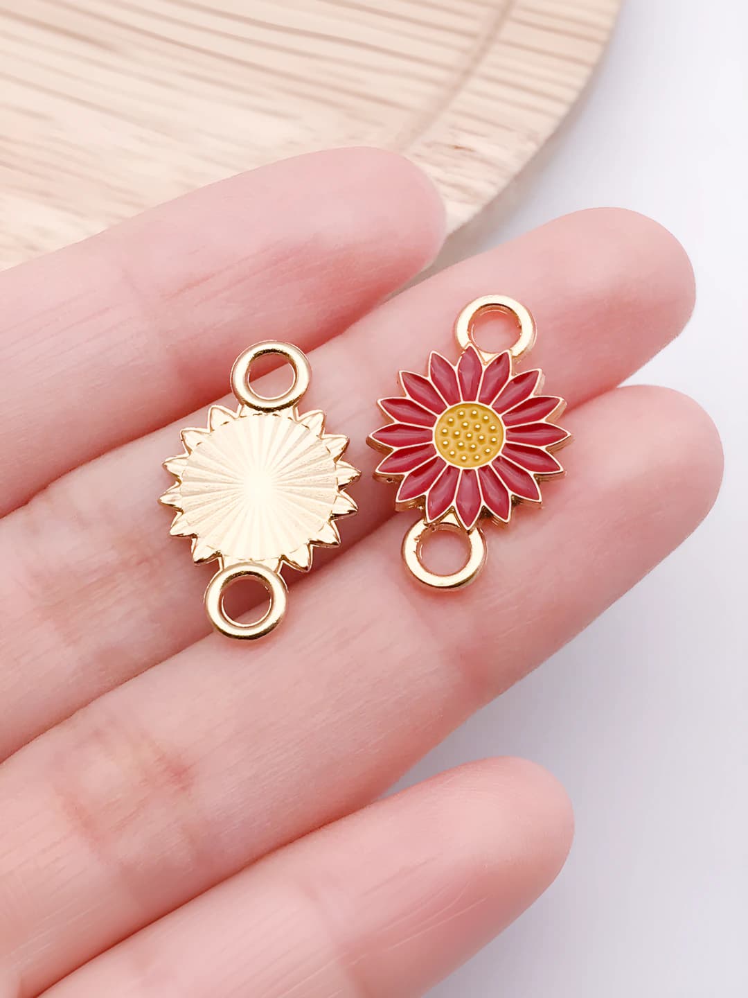 1 pc red flower 21x13x1mm