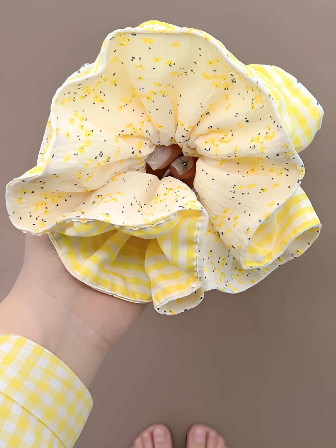 Lemon yellow floral - 15 cm