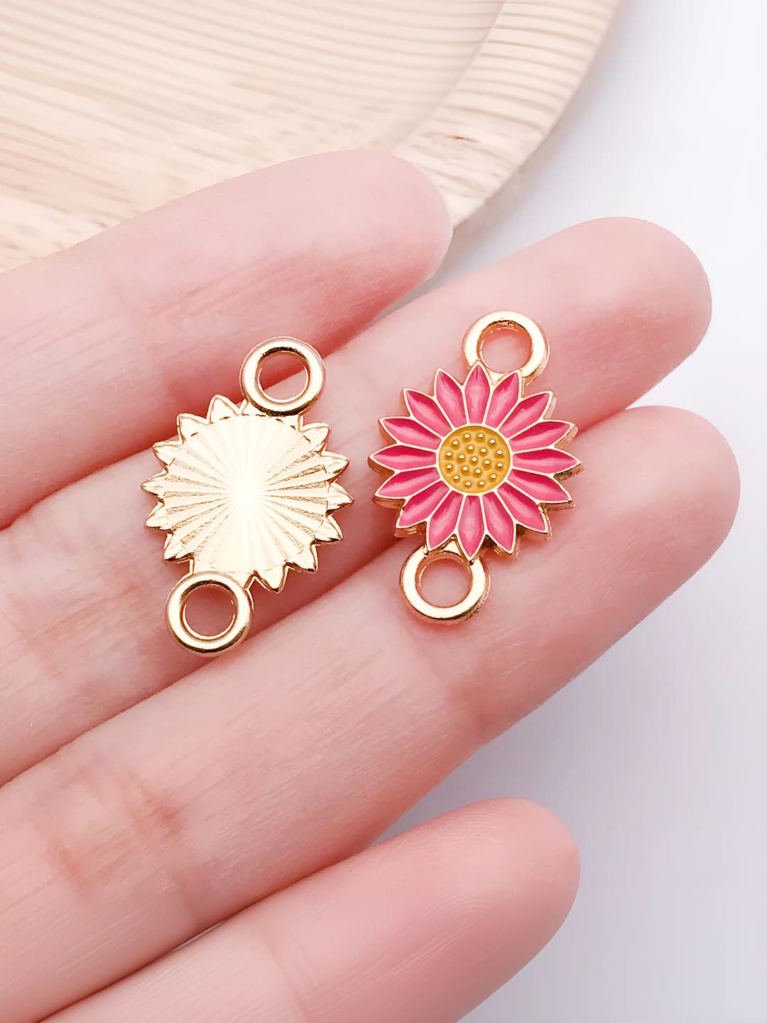 1 pc Rose red double sunflower 21x13x1mm-0.85g