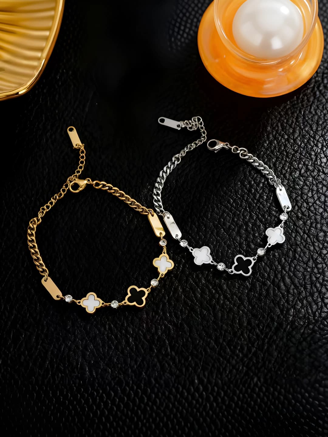 Women's titanium steel bracelet with black and white four-leaf clover, 18k gold plating, Korean style, design element: flowers and leaves, style: light luxury