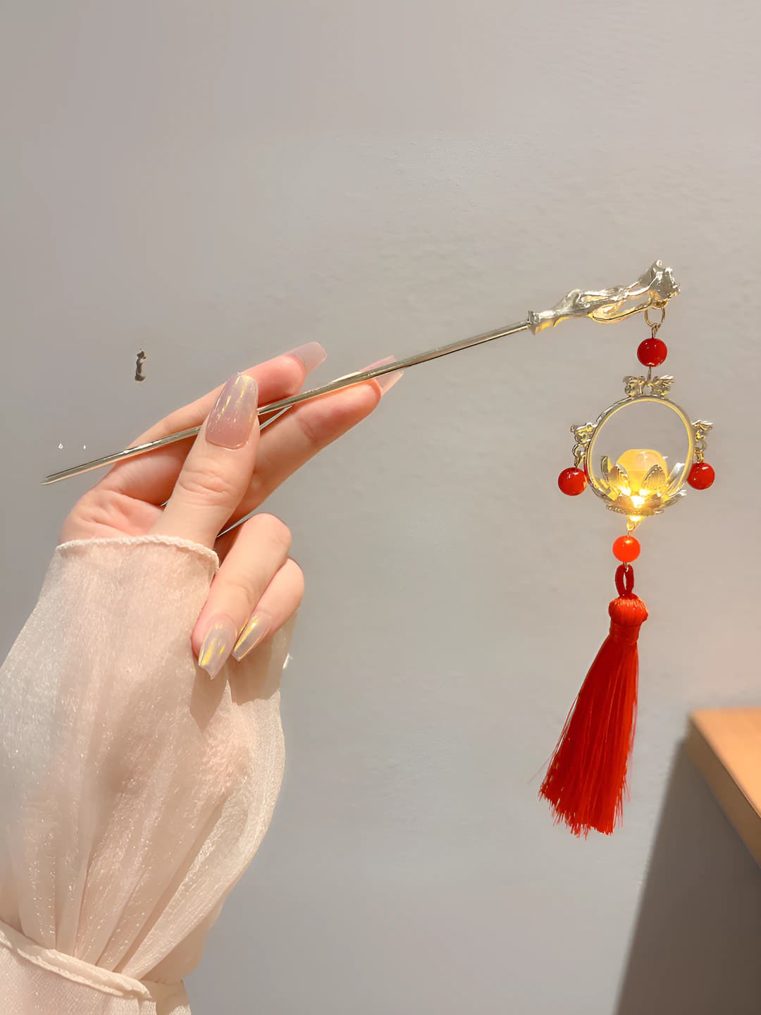 88# Bao Lian Deng red - lights up, 17.5 cm