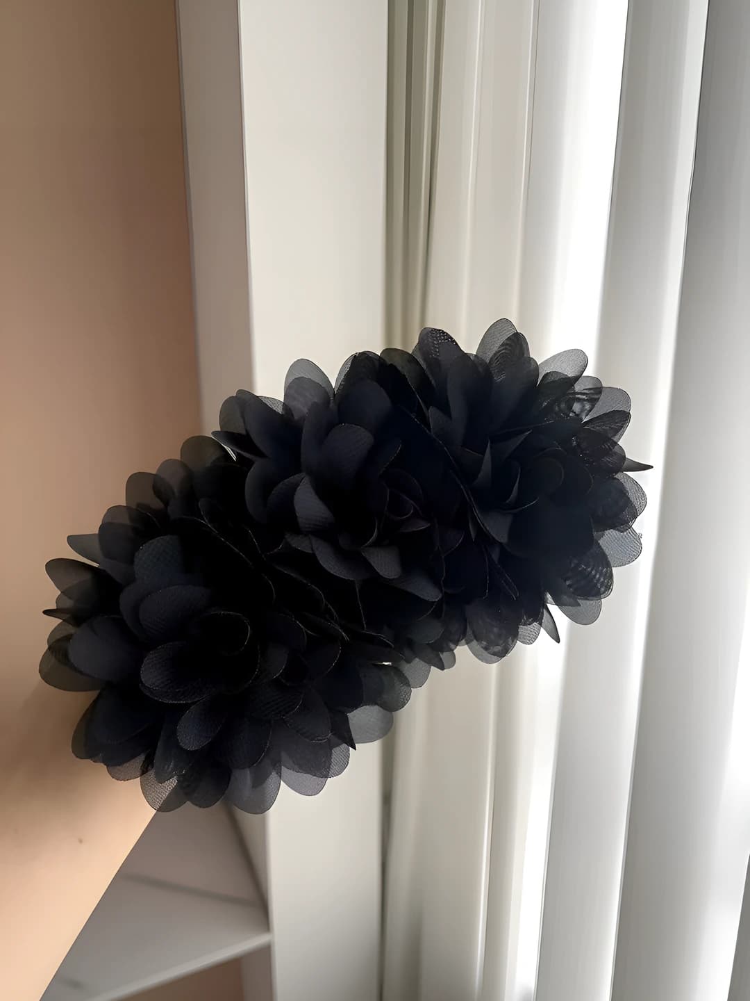 Floral clip - Black