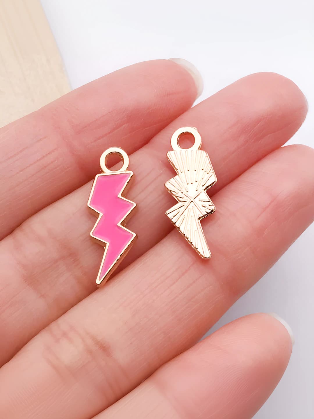 Rose red lightning, 7x20mm, 0.6g