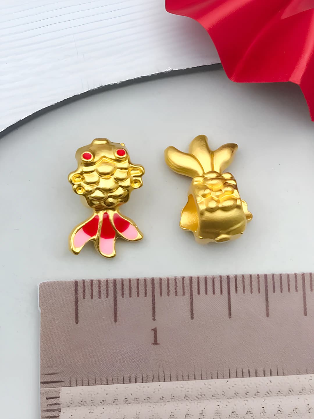 Pink koi, 15x10mm, 1.75g