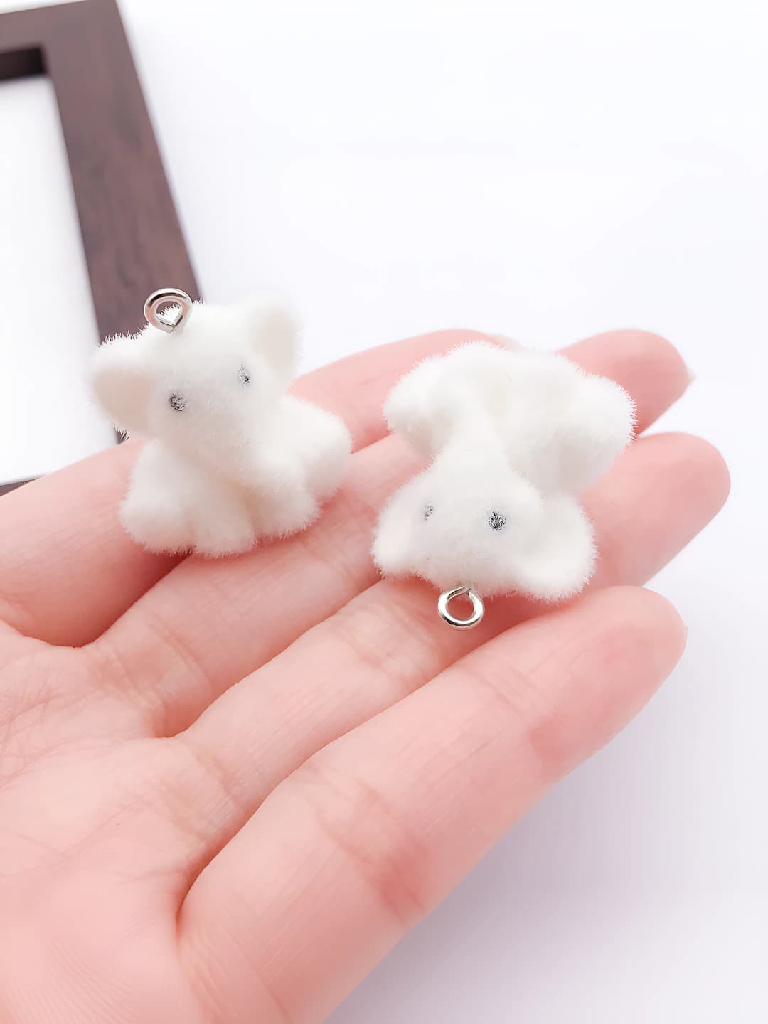 White elephant, 23x21x17mm