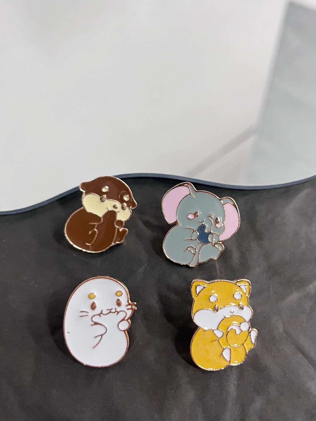 Women's enamel animal brooch: metal, red color, Japanese style, cartoon animals, for book cover