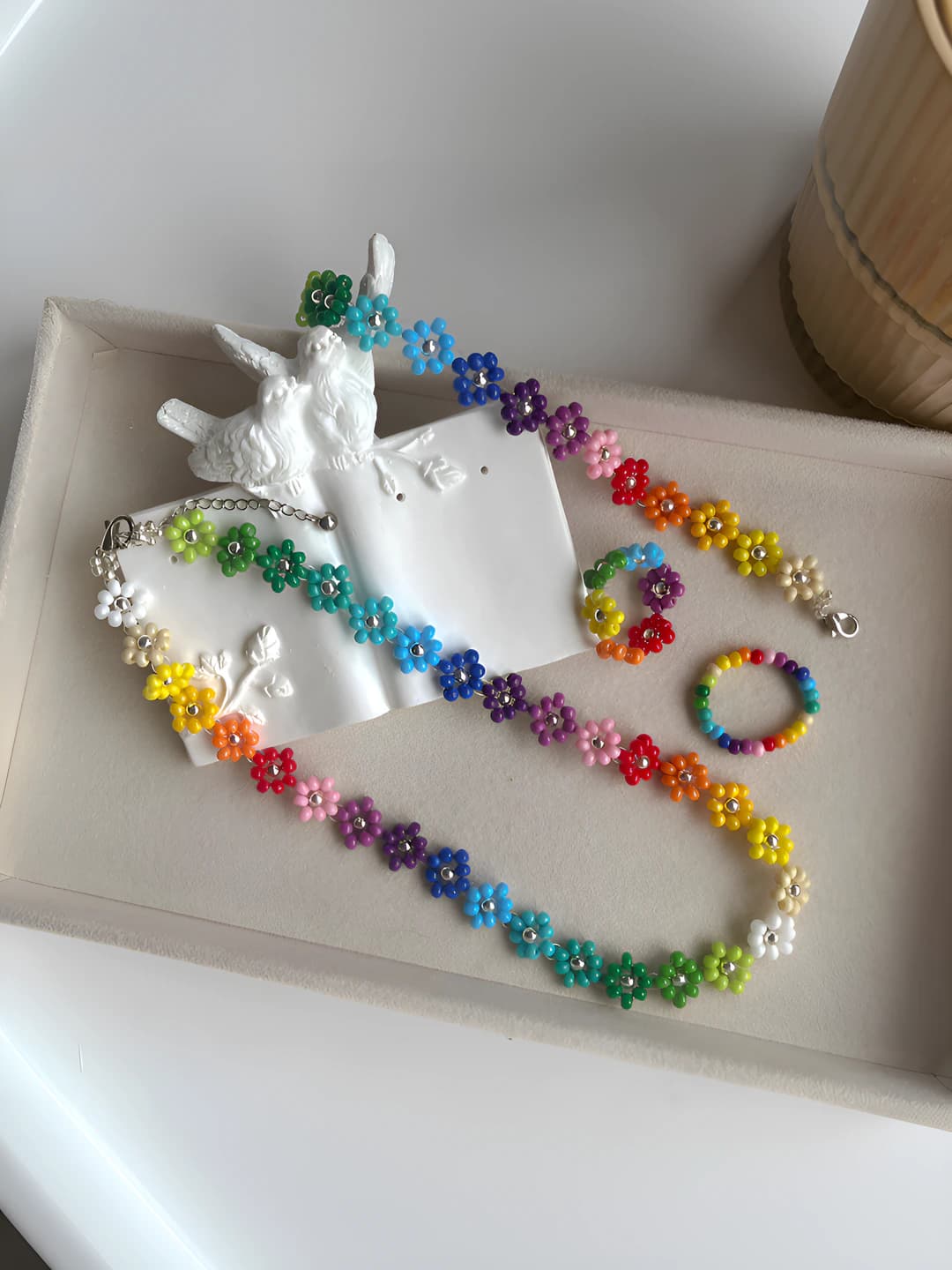 Women's handmade beaded jewelry set in fresh style with colorful daisies
