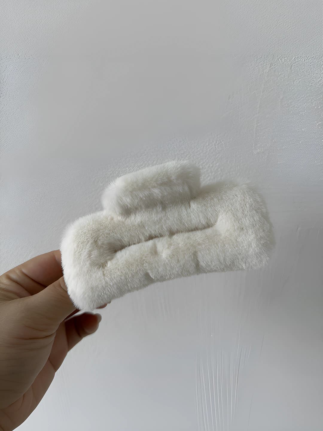 Plyushevoq oq kvadrat - 10.5 sm