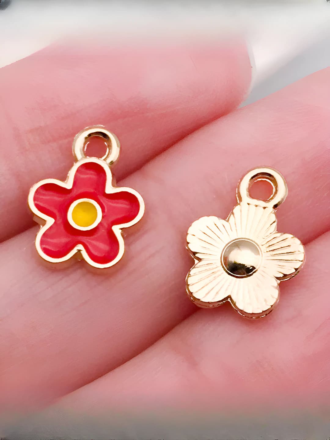 1 pc small red chrysanthemum 10x13mm-0.5g