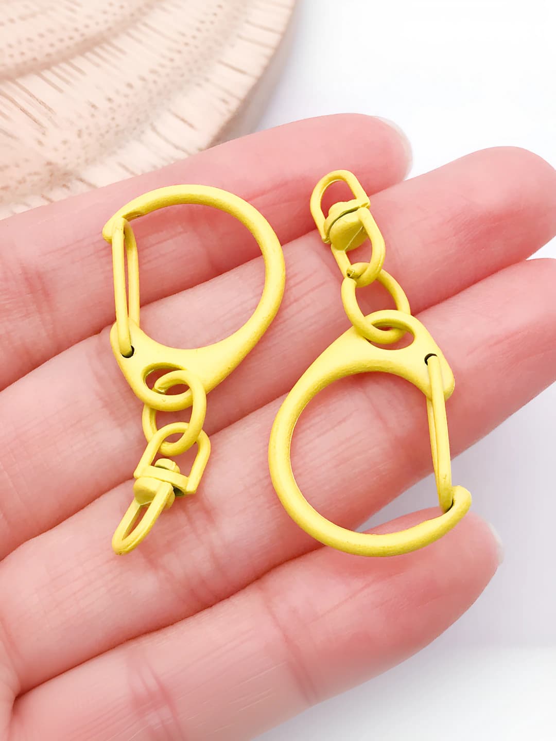 1 pc yellow paint D ring 8 key 41x18mm-1.9g