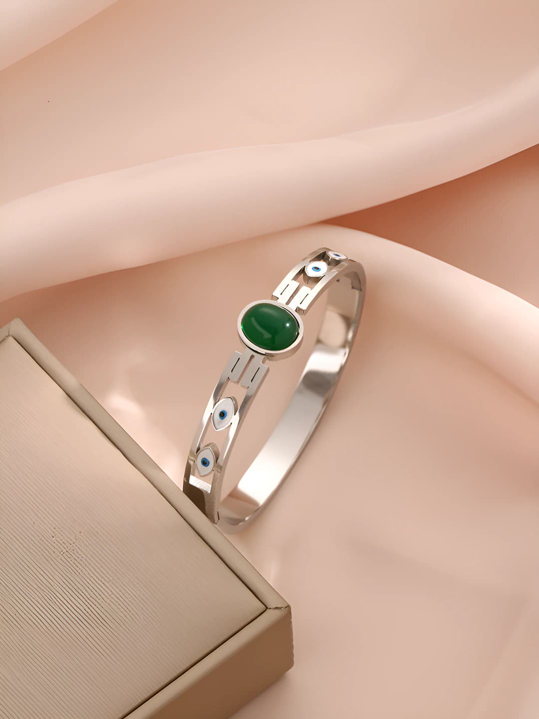 904 Emerald Eye Bracelet - Silver